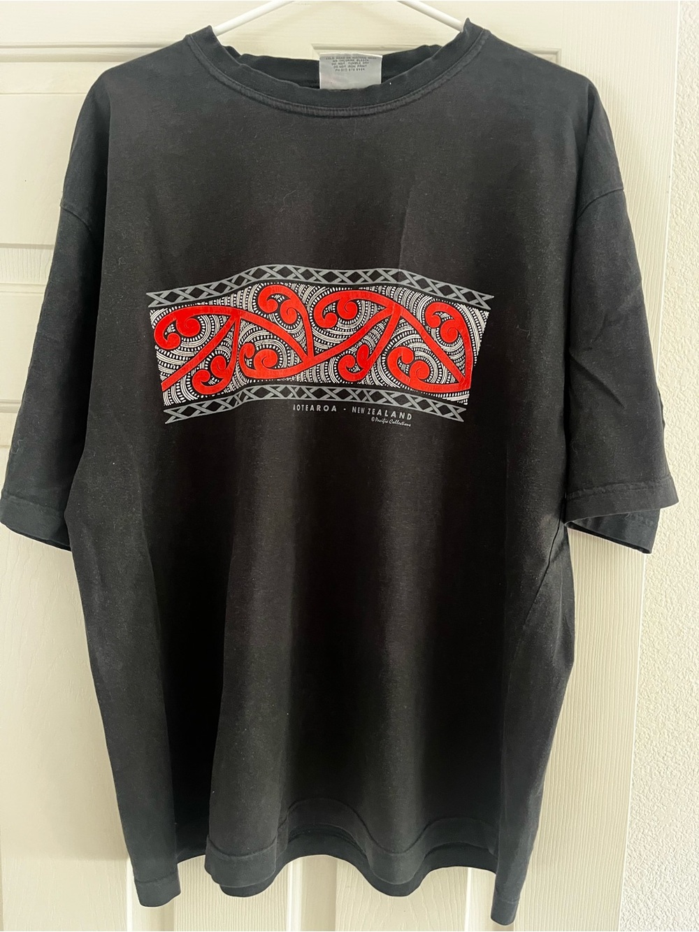 Black Graphic Men's T‑Shirt with Red Maori Design